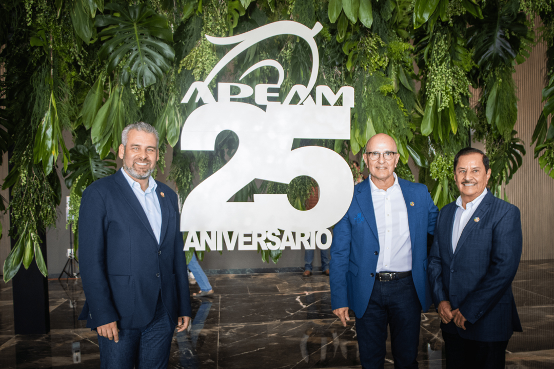 Alfredo Ramírez Bedolla, Gobernador de Michoacan; Ing. Armando López Orduña, Dir. Gral. de Apeam; José Luis Gallardo Anguiano, Presidente de la Apeam.